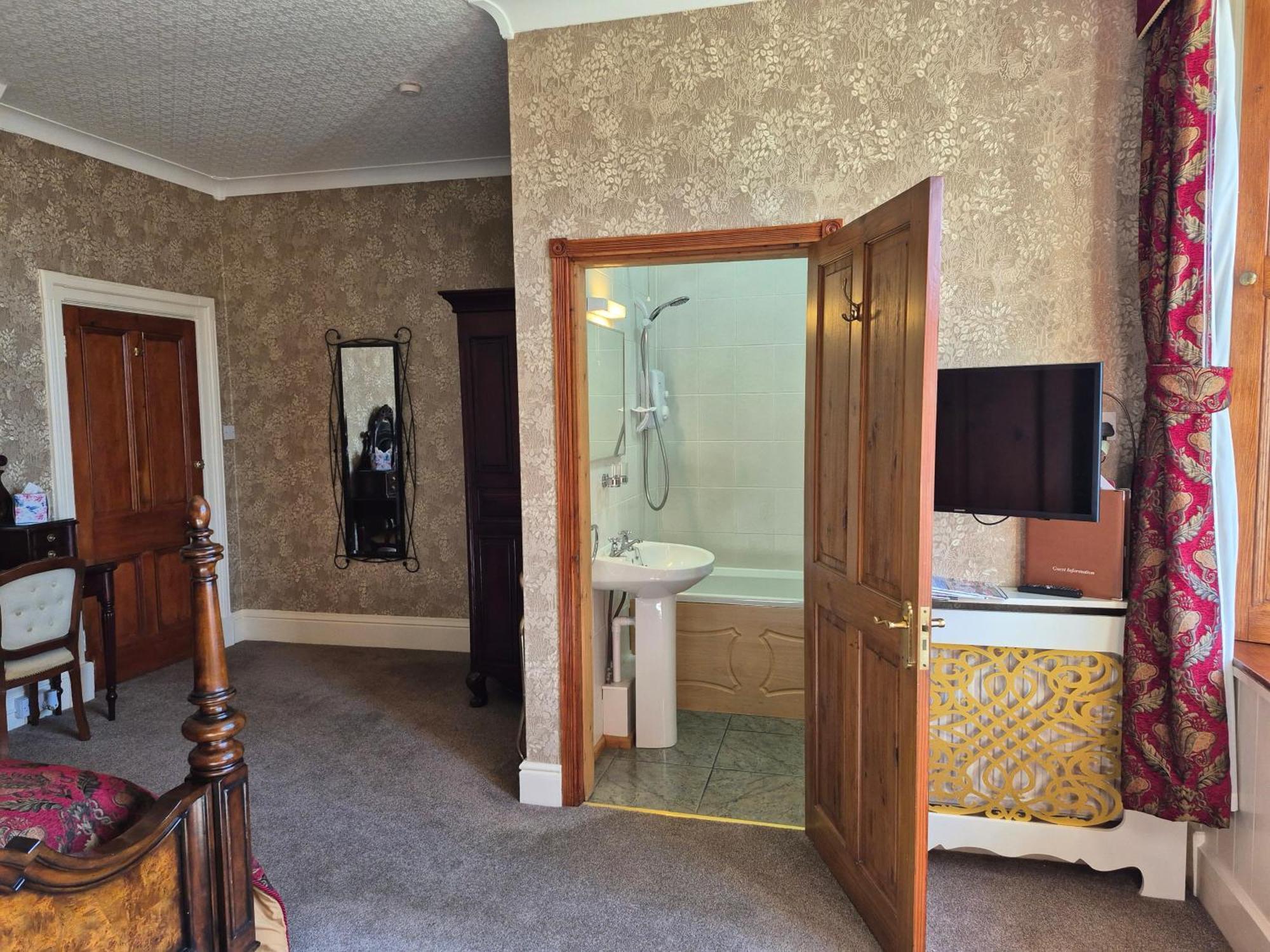 St David'S Guesthouse Haverfordwest Luaran gambar