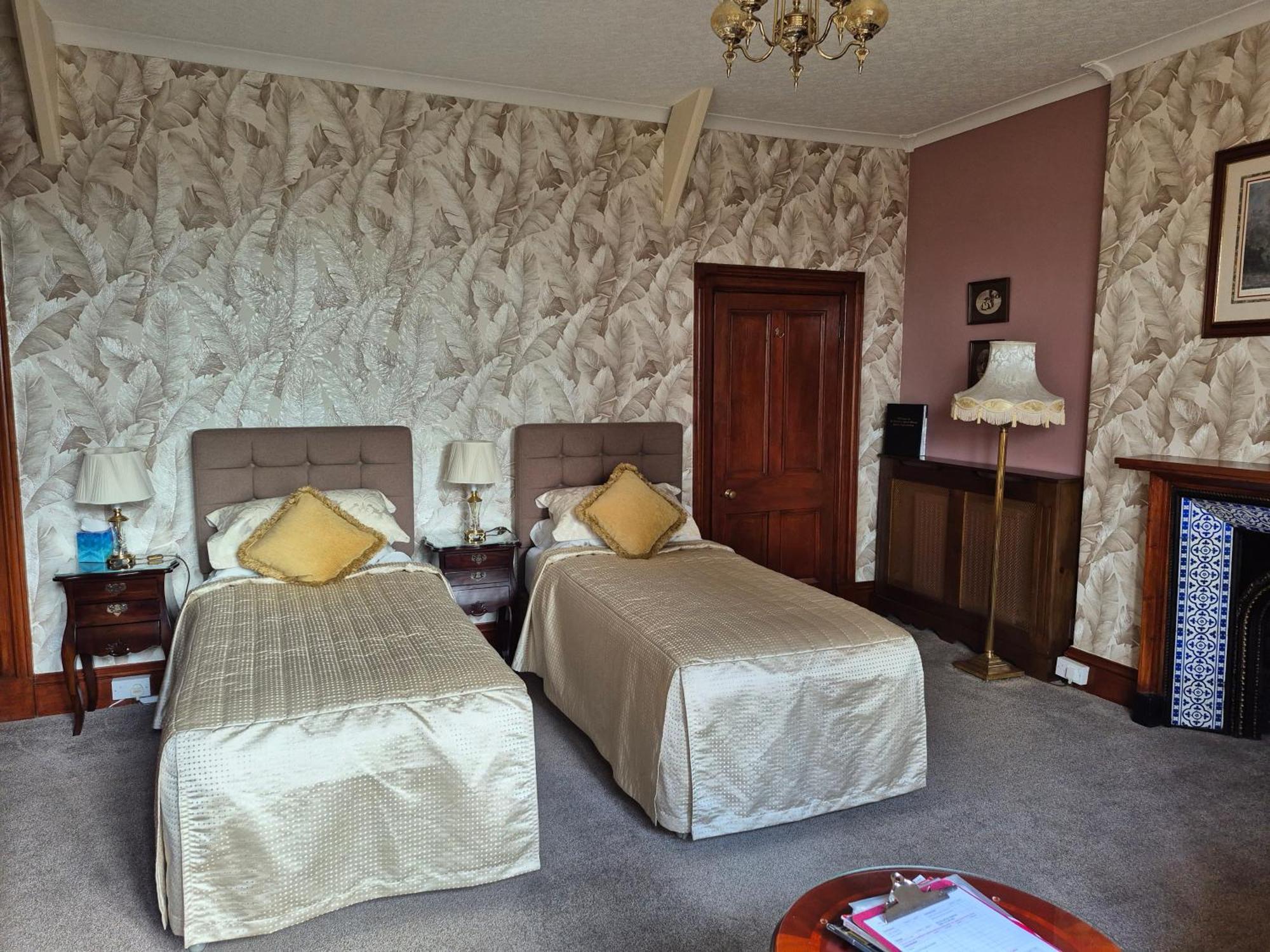 St David'S Guesthouse Haverfordwest Luaran gambar